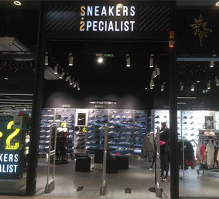 Extérieur du magasin S2 SNEAKERS SPECIALIST SAINTE MARIE LA RESERVE