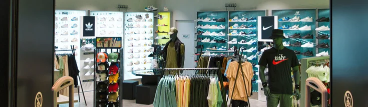 Intérieur du magasin S2 SNEAKERS SPECIALIST SAINT LEU
