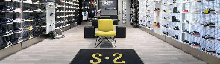 Intérieur du magasin S2 SNEAKERS SPECIALIST MONTBRISON