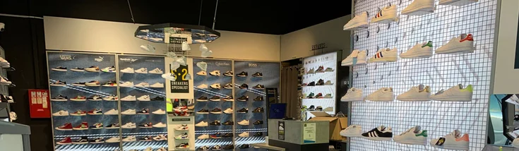 Intérieur du magasin S2 SNEAKERS SPECIALIST AUBENAS