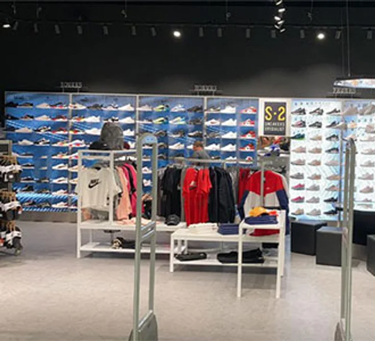 Extérieur du magasin S2 SNEAKERS SPECIALIST SAINT JOSEPH LES TERASS